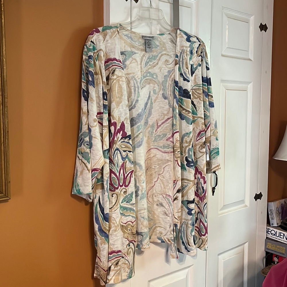 3/4 sleeve lightweight sweater.NWT.